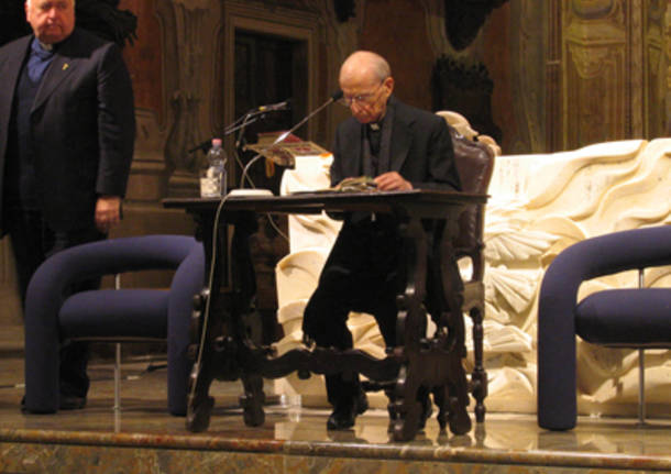 Il cardinale Ersilio Tonini parla ai giovani in San Vittore