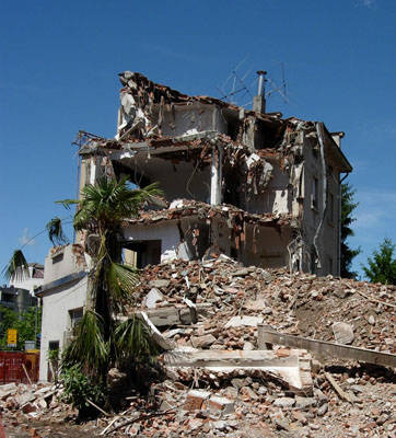 demolizione autorimessa