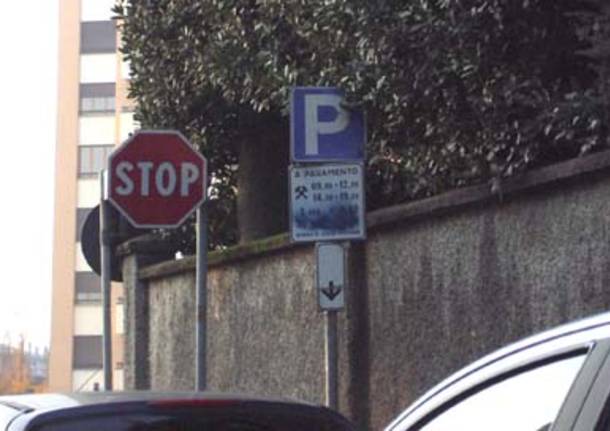 Segnaletica deturpata dai vandali