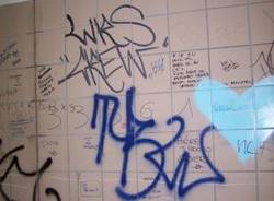sottopasso via palermo stazione fs busto arsizio vandalismi graffiti degrado