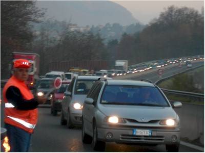 incidente A8 buguggiate