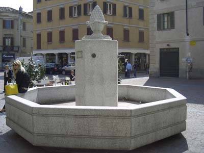 fontana di piazza carducci varese (forse poi buguggiate)