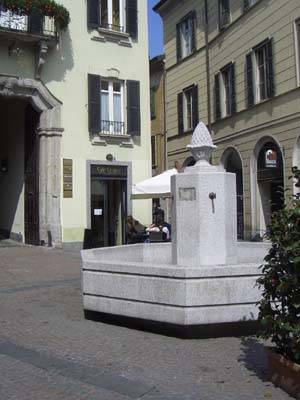 fontana di piazza carducci varese (forse poi buguggiate)
