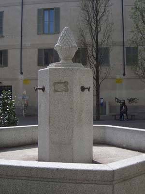 fontana di piazza carducci varese (forse poi buguggiate)