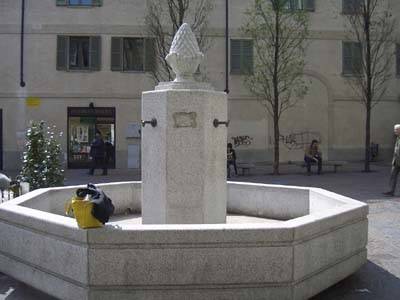 fontana di piazza carducci varese (forse poi buguggiate)