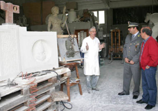 Il monumento di Puxeddu alla Guardia di Finanza