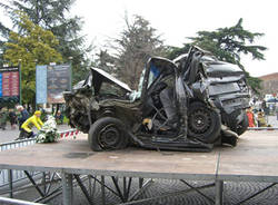 auto incidente monumento