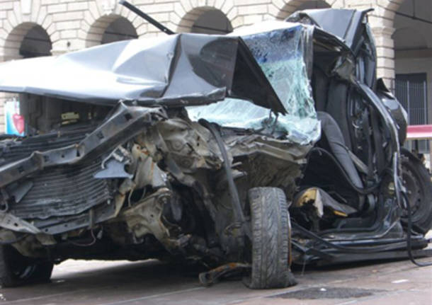 Scheletri d’auto come monumento