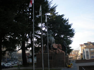 Bandiere padane monumento caduti varese