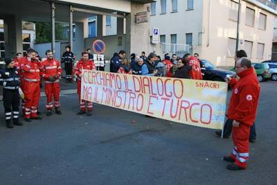 manifestazione precari croce rossa milano