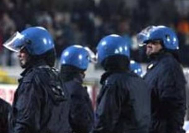 polizia celere stadio scontri ultras