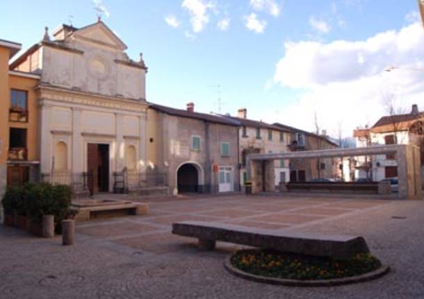 voldomino_protesta_cittadini_luino