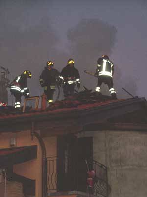 incendio oggiona via bonacalza