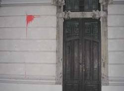 atti vandalici villa manara busto