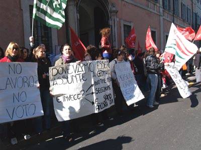 sciopero precari, vigili del fuoco, varese