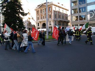 sciopero precari, vigili del fuoco, varese