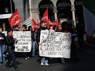sciopero precari, vigili del fuoco, varese