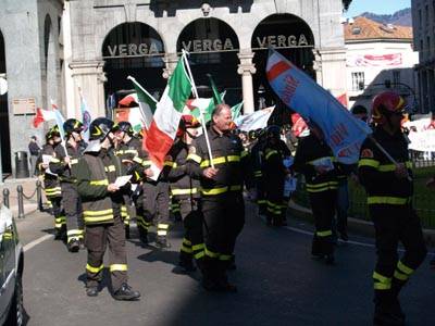 sciopero precari, vigili del fuoco, varese