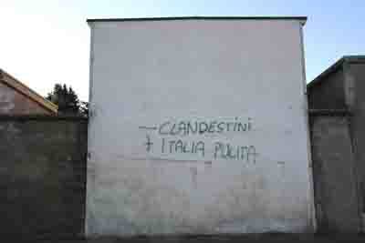 scritte fasciste arcisate anpi