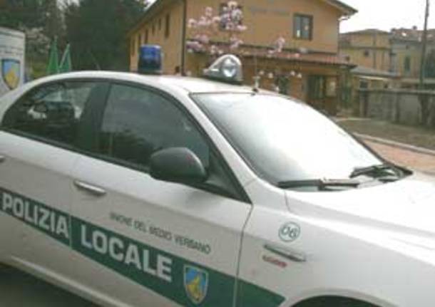polizia locale verbano auto