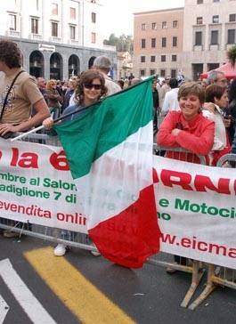 festeggiamenti tifosi italia mondiale ciclismo varese 2008