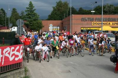 foto partenza manuel tigros pedalata anche io 2008