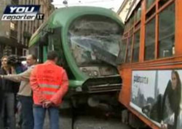 incidente tram milano scontro