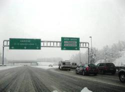 Milano Varese sotto la neve, svincolo busto