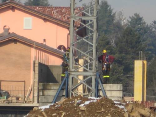 tentato suicidio gru