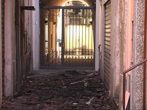 incendio vicolo canonichetta