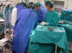intervento cardiochirurgia medici tavolo operatorio