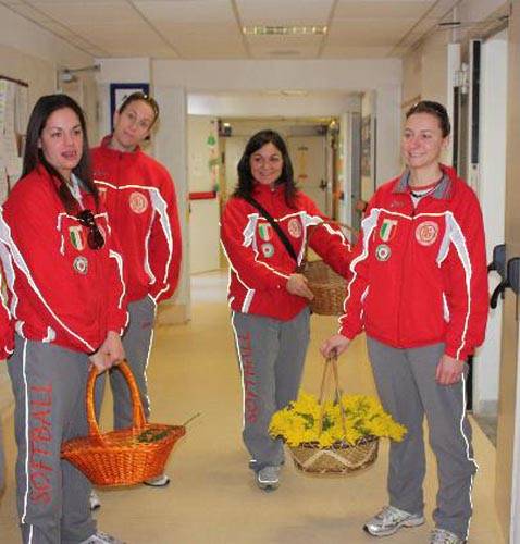 ragazze softball legnano casa di riposo