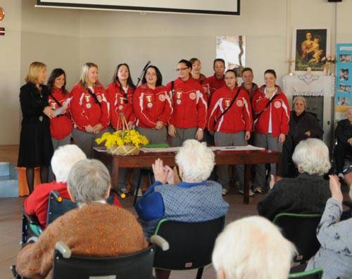 ragazze softball legnano casa di riposo
