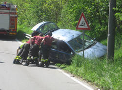 incidente albizzate auto ribaltata