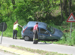 incidente albizzate auto ribaltata