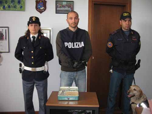 polizia gallarate cane pistola