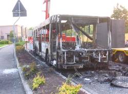 autobus bruciato tradate