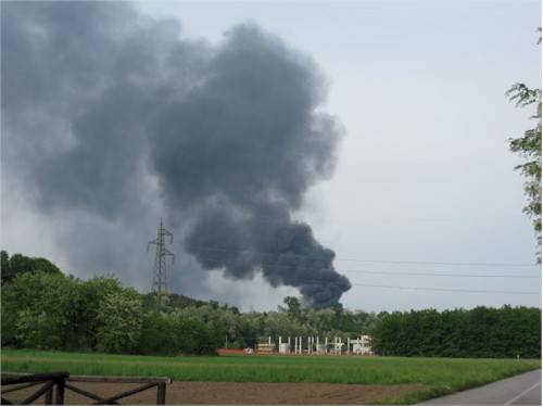 incendio somma lombardo maggio
