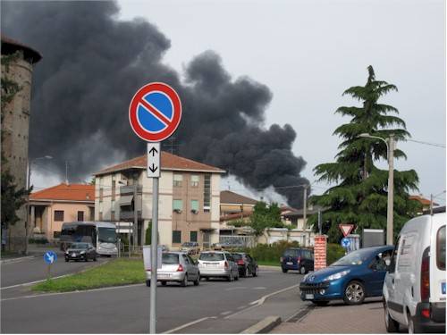 incendio somma lombardo maggio