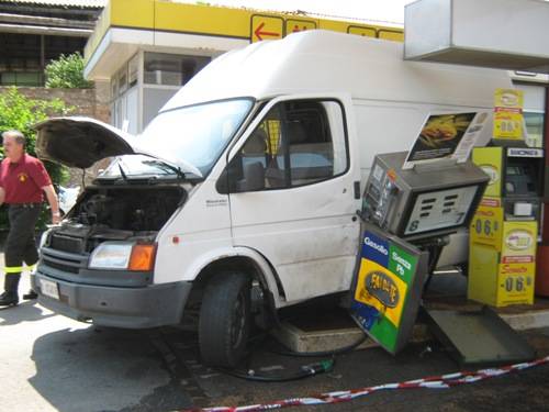 incidente distributore olgiate olona 19-5-2009