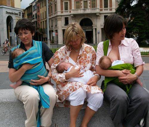 allattamento piazza monte grappa