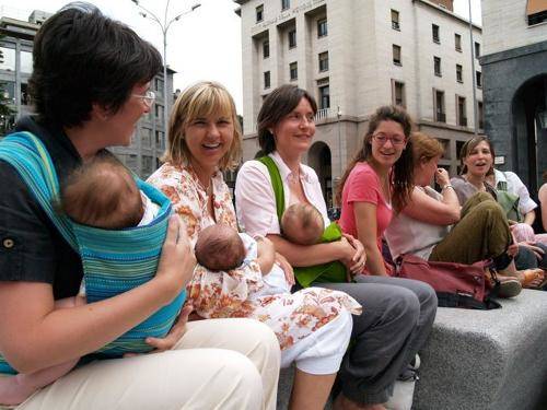 allattamento piazza monte grappa