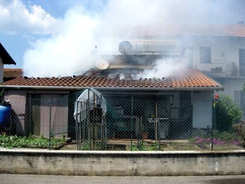 incendio rimessa a Besnate