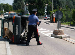 incidente gazzada schianno auto ribaltata