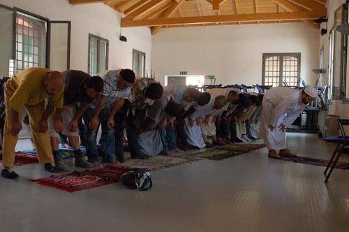 musulmani preghiera samarate aula consiglio comunale