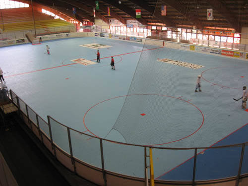 palaghiaccio con nuova pista hockey in line