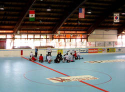 palaghiaccio con nuova pista hockey in line