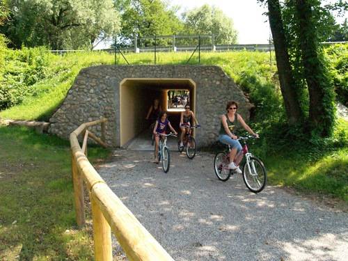sottopassaggio varano pista ciclabile varese comabbio