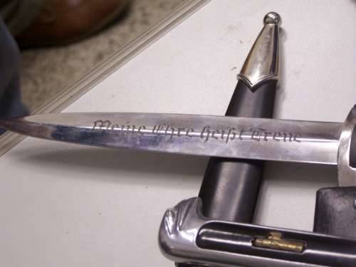 arsenale armi bianche lame simboli neonazi polizia busto 9-7-2009