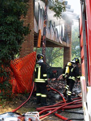 incendio gemonio vigili del fuoco